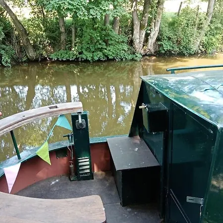 Cosy, Quirky, Tranquil, Secluded Boat