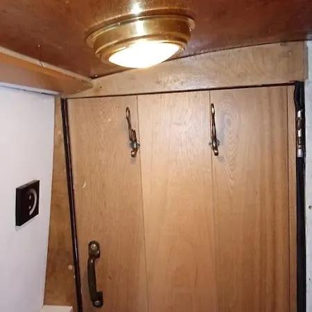 Botel Cosy, Quirky, Tranquil, Secluded Boat Bell Busk