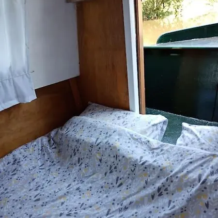 Botel Cosy, Quirky, Tranquil, Secluded Boat