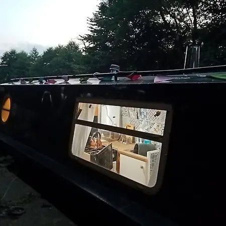 Cosy, Quirky, Tranquil, Secluded Boat Botel *