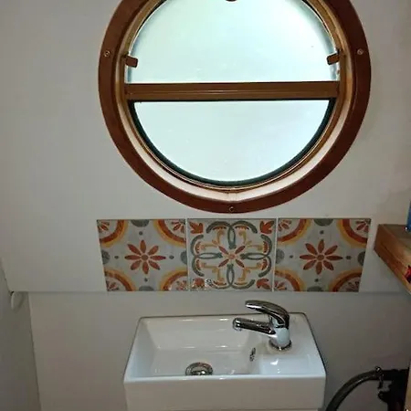 Botel Cosy, Quirky, Tranquil, Secluded Boat Bell Busk