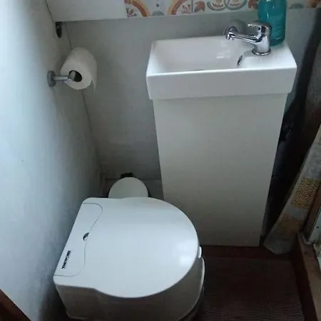 Cosy, Quirky, Tranquil, Secluded Boat * Bell Busk