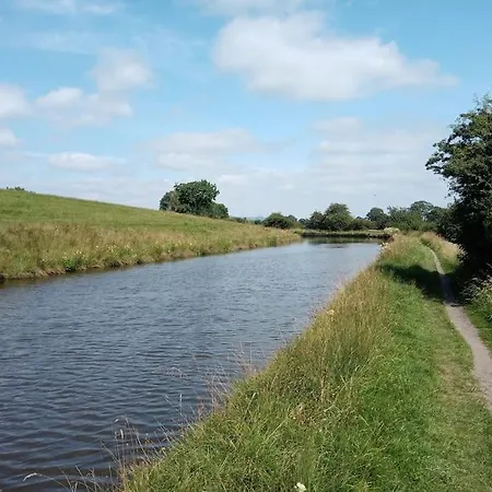 Botel Cosy, Quirky, Tranquil, Secluded Boat