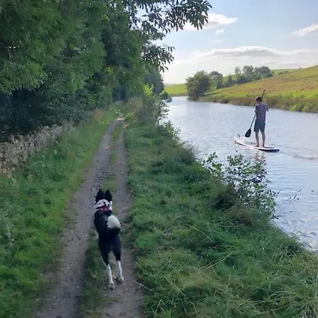 Botel Cosy, Quirky, Tranquil, Secluded Boat Bell Busk