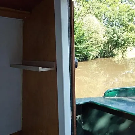 Botel Cosy, Quirky, Tranquil, Secluded Boat *