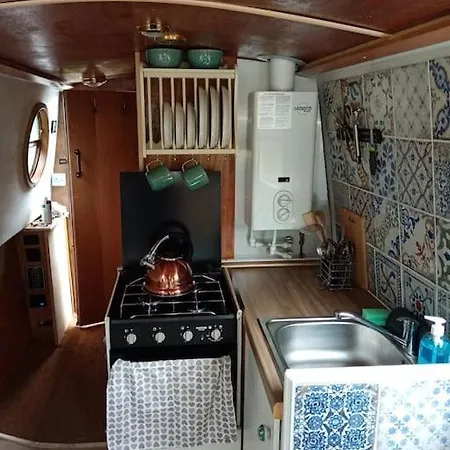 Botel Cosy, Quirky, Tranquil, Secluded Boat Bell Busk