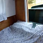 Hotel en barco Cosy, Quirky, Tranquil, Secluded Boat