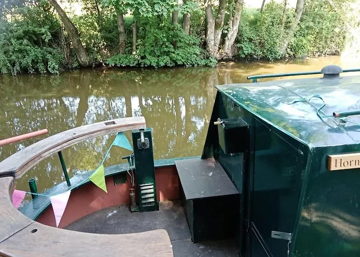 Cosy, Quirky, Tranquil, Secluded Boat