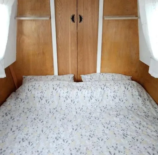 Cosy, Quirky, Tranquil, Secluded Boat * Bell Busk