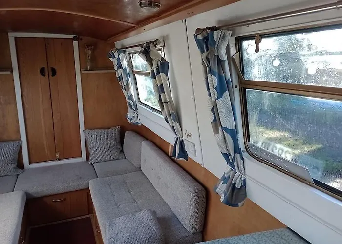 Cosy, Quirky, Tranquil, Secluded Boat Botel Bell Busk