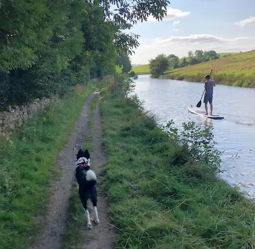 Botel Cosy, Quirky, Tranquil, Secluded Boat Bell Busk