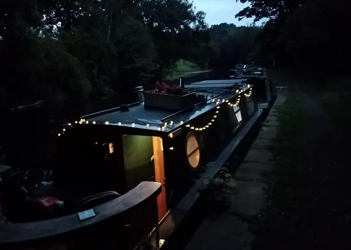 Cosy, Quirky, Tranquil, Secluded Boat Botel *